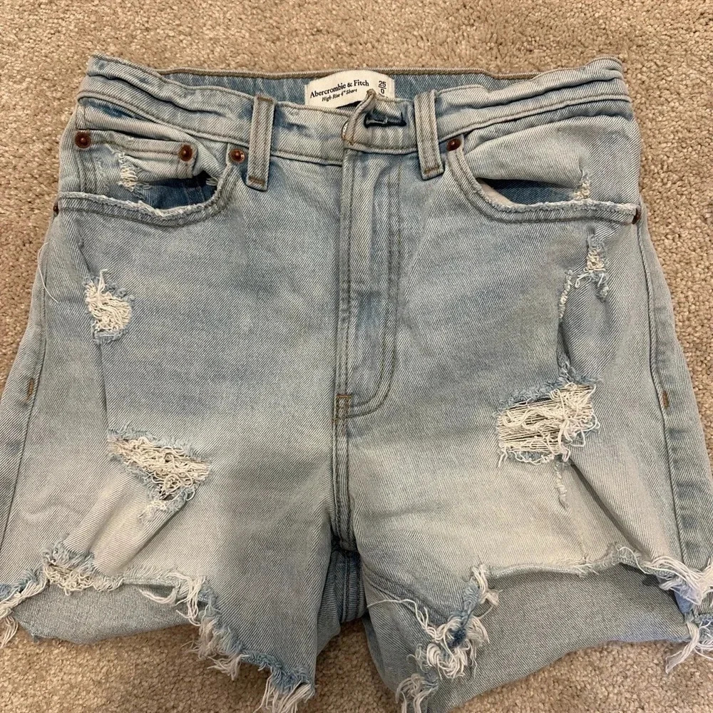 Abercrombie Curve Love High Rise 4” Jean shorts size 25/0